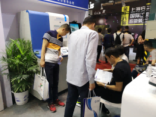 草莓视频二维码下载地址电子展台现场
