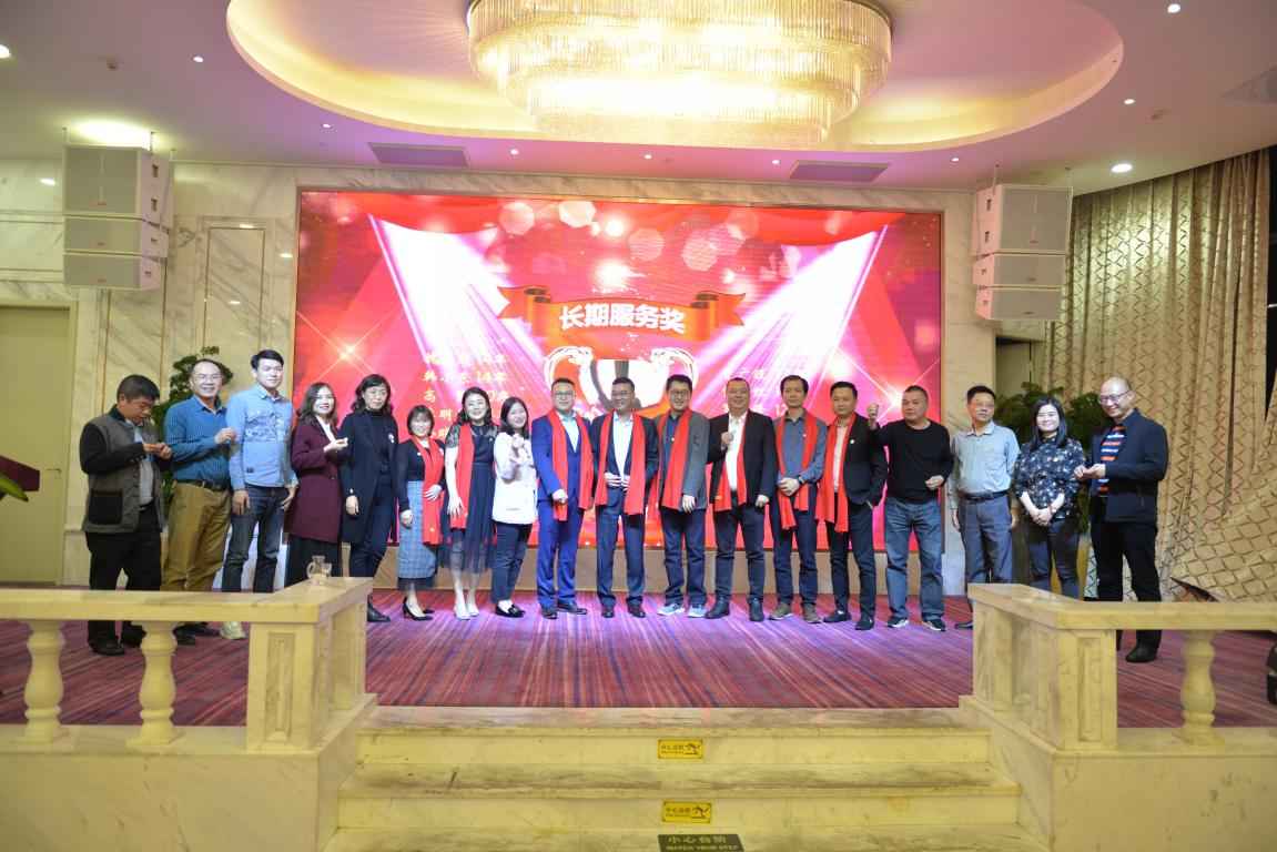 草莓视频二维码下载地址电子年会颁奖剪影