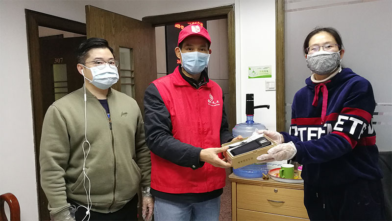 草莓视频免费版最新下载设备助力某情防控——草莓视频二维码下载地址电子捐赠数台手持身份核查设备